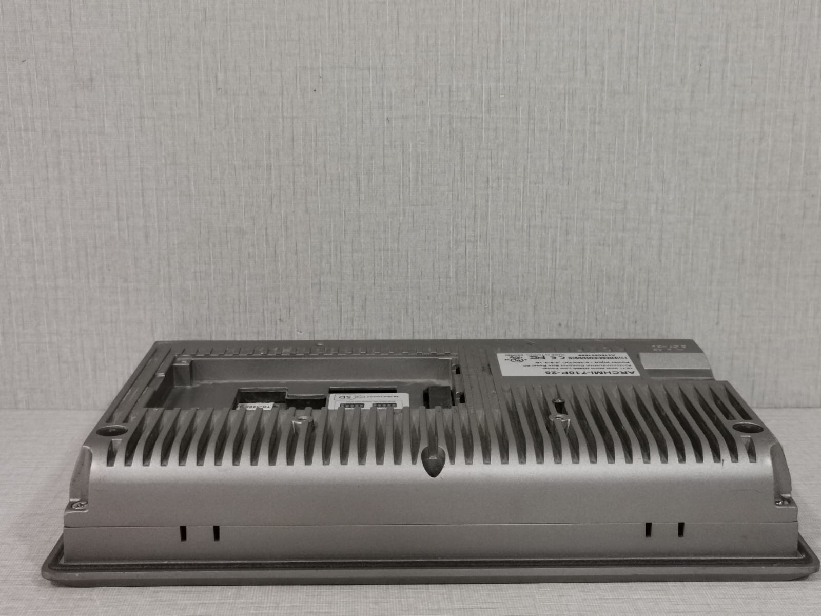 UNKNOWN ARCHMI-710P-25 DSL ARCHMI-710P-25 Fan Less Industrial Compact Size Panel PC 8