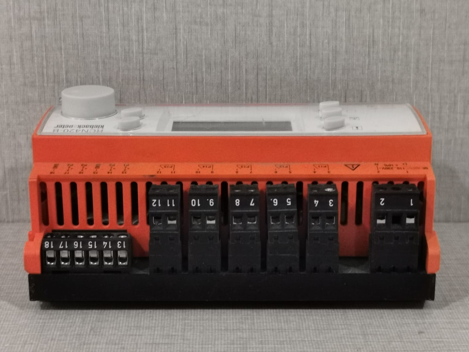 Kieback & Peter RCN420-B KIEBACK & PETER RCN420-B ROOM CONTROLLER 3