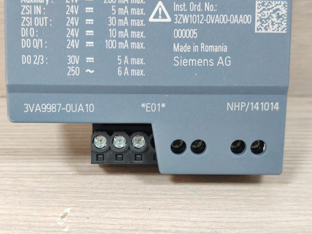 Siemens EFB300 SIEMENS EFB300 3VA9987-0UA10 EXTERNAL FUNCTION BOX 24V DC 4