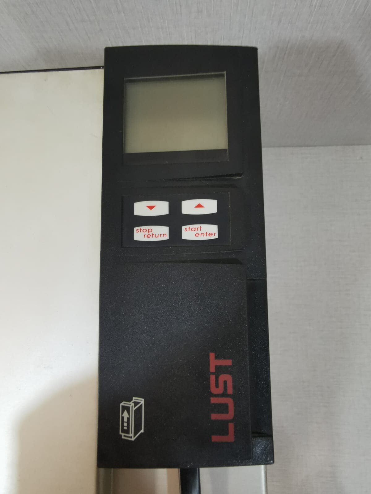 LUST VF1424LHF LUST VF1424LHF OP2 S56 SERVO DRIVE 3X400V-15% 460 2