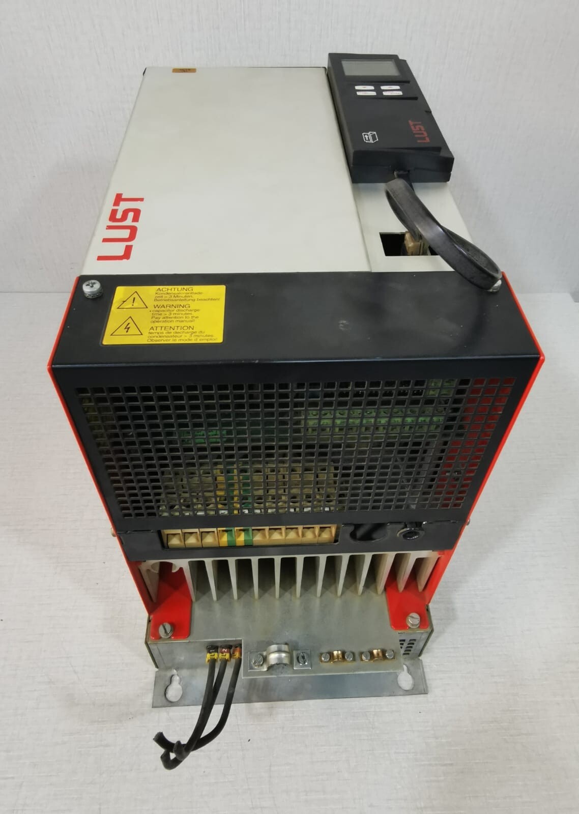 LUST VF1424LHF LUST VF1424LHF OP2 S56 SERVO DRIVE 3X400V-15% 460 3