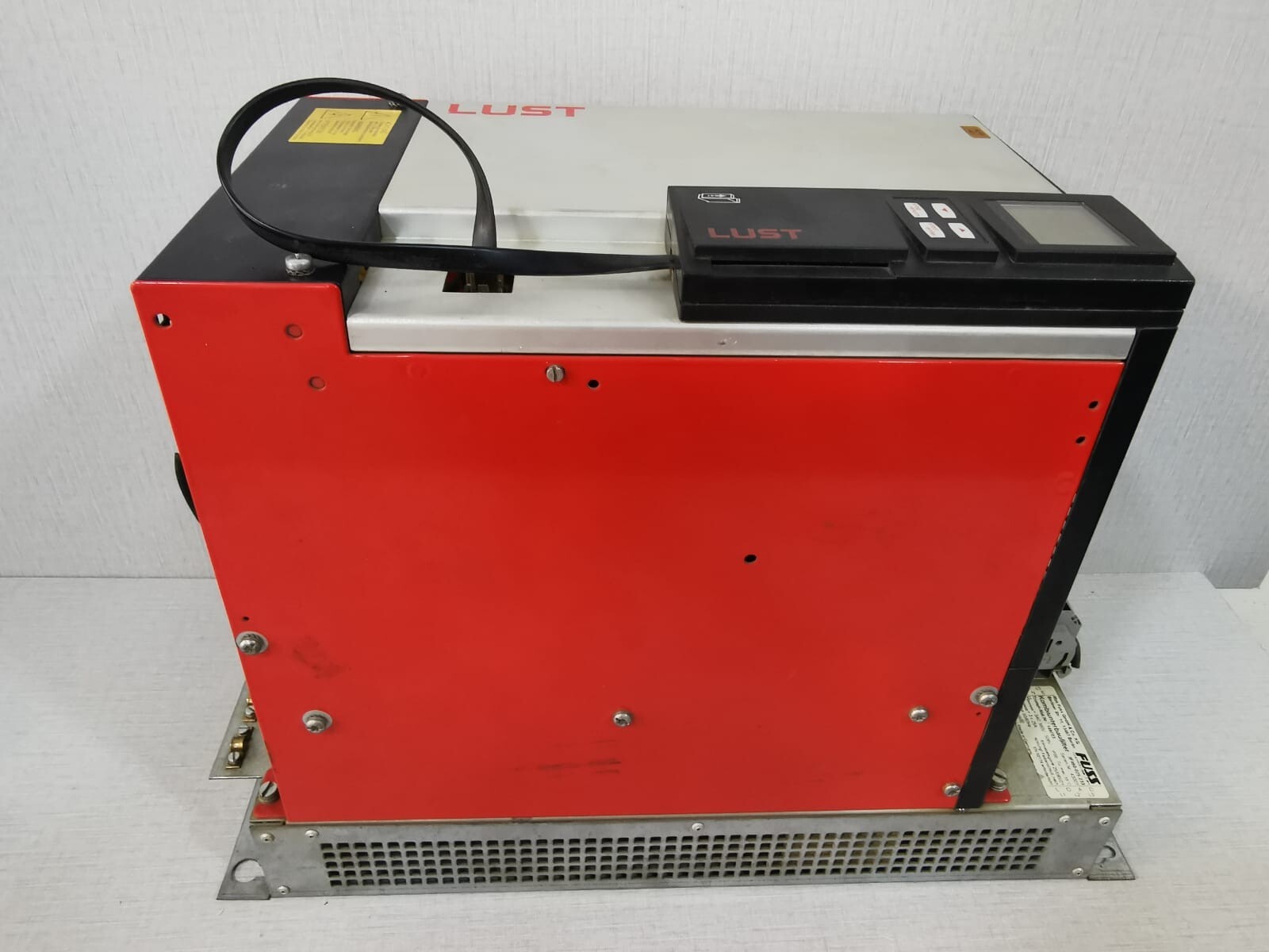 LUST VF1424LHF LUST VF1424LHF OP2 S56 SERVO DRIVE 3X400V-15% 460 8