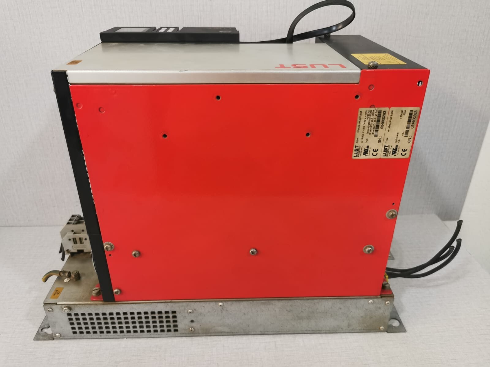 LUST VF1424LHF LUST VF1424LHF OP2 S56 SERVO DRIVE 3X400V-15% 460 9