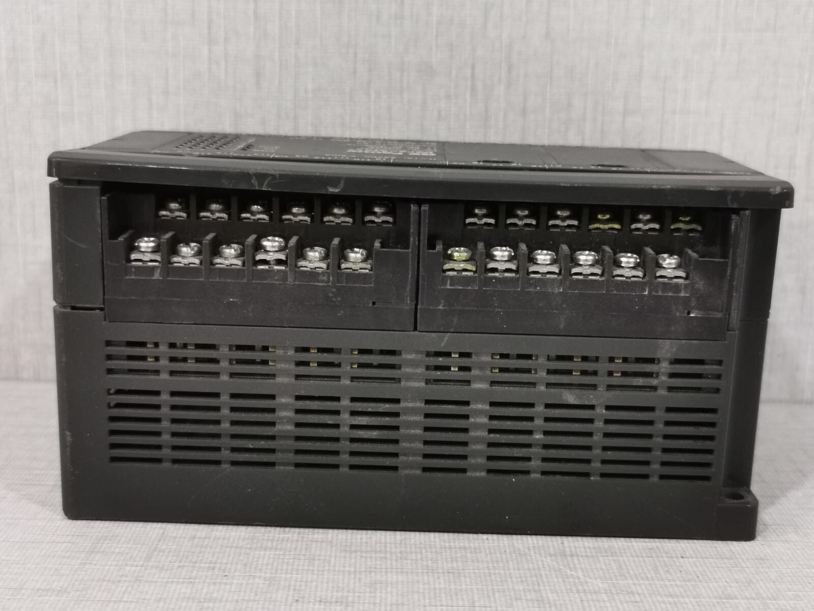GE IC200UDR010-BG GE Fanuc Versamax IC200UDR010-BG Micro Controller 24VDC/240VAC Module 4
