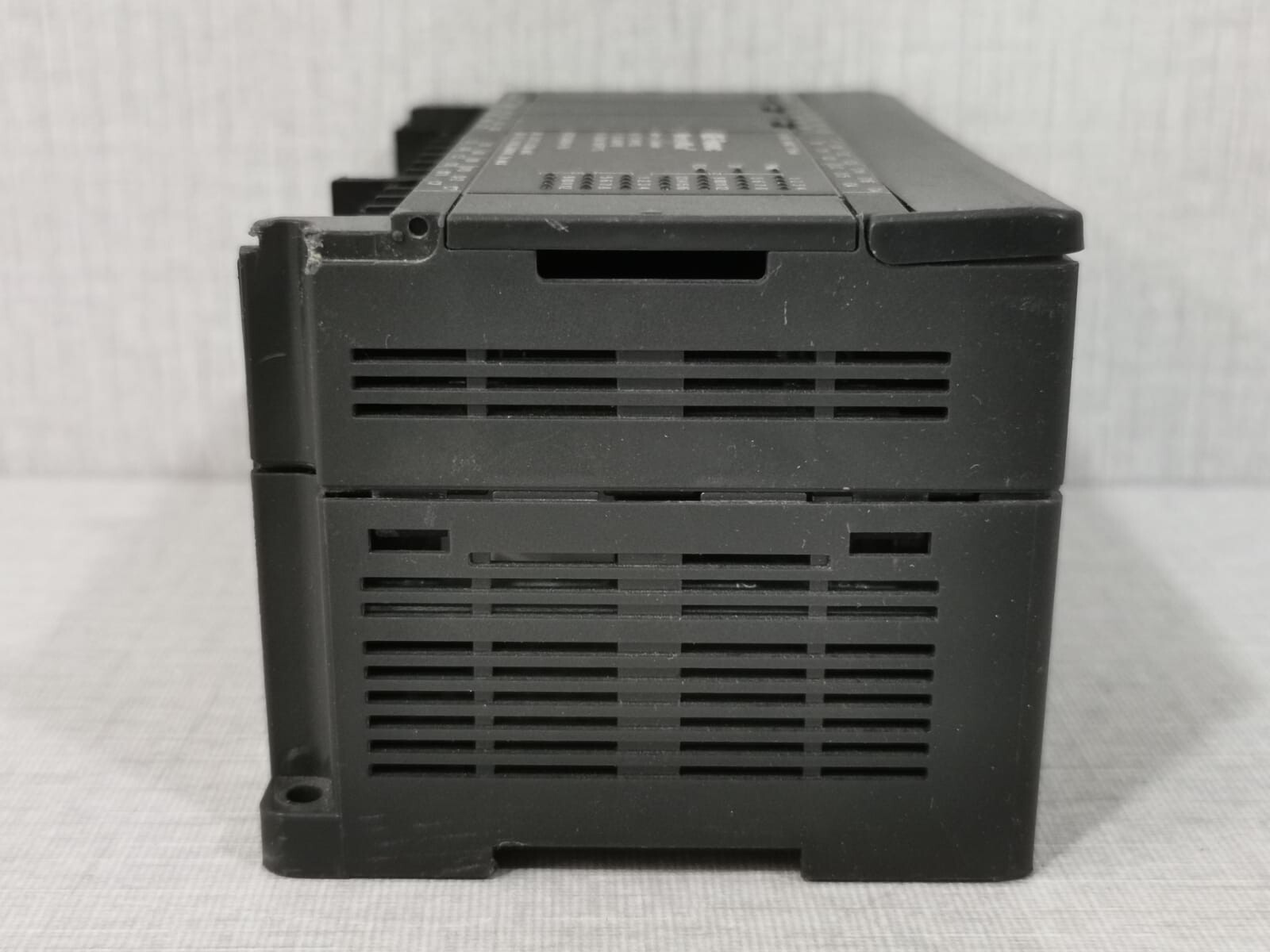 GE IC200UDR010-BG GE Fanuc Versamax IC200UDR010-BG Micro Controller 24VDC/240VAC Module 6