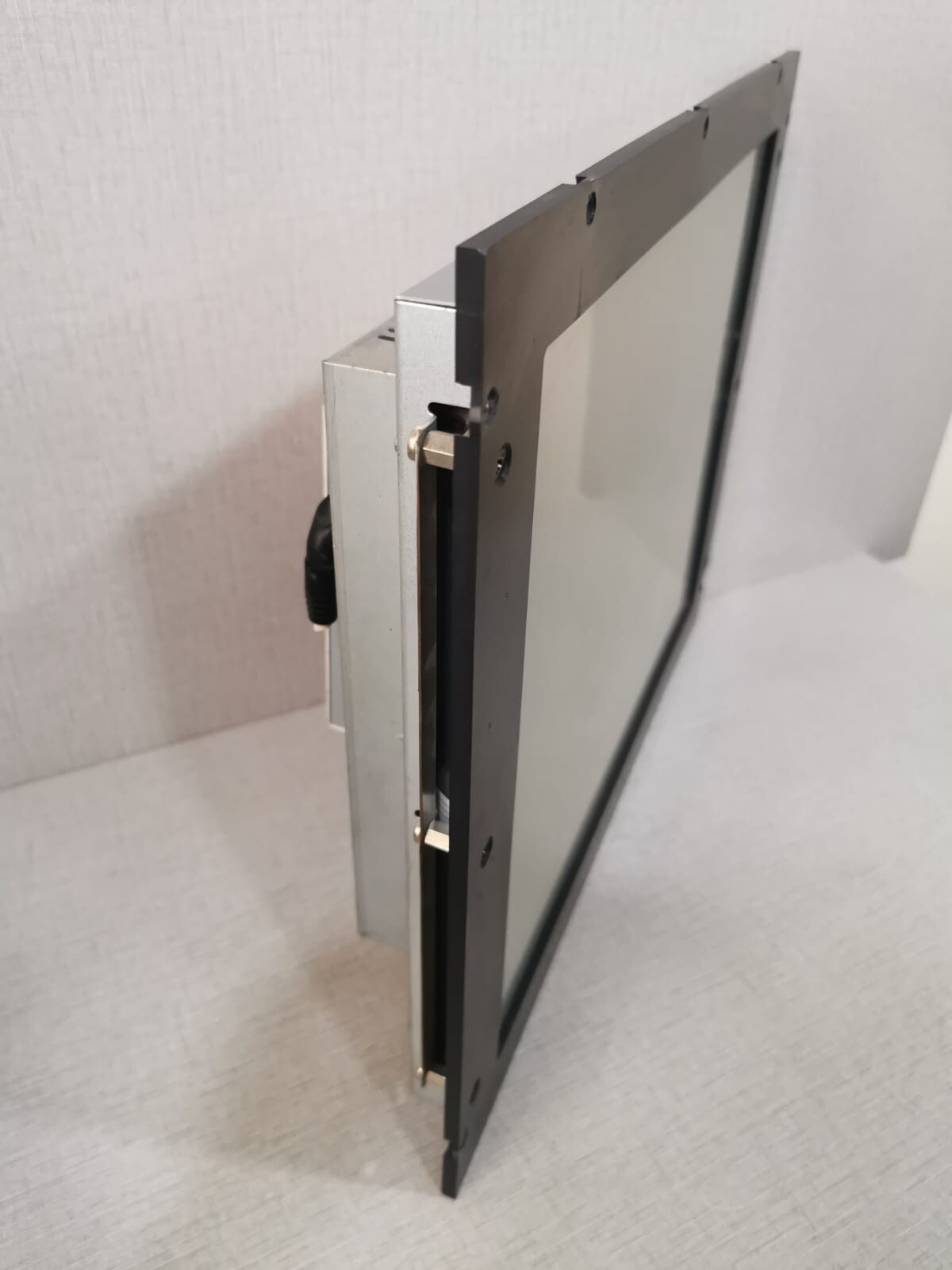 TFT FK170A4OKD005 IQ AUTOMATION FLATMAN TFT Display FK170A4OKD005 with Lindy CPU Switch Extender 2