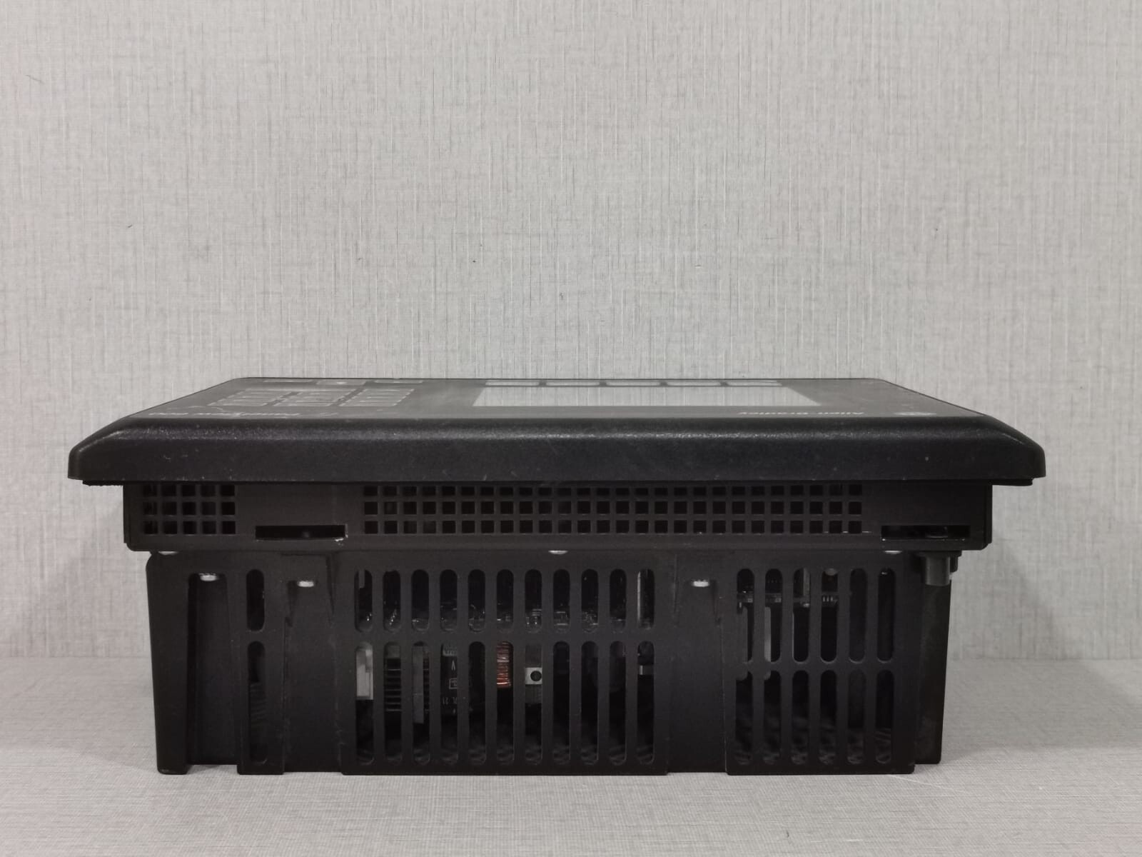 Allen-Bradley 2711-B6C8 Allen Bradley 2711-B6C8 /B PanelView 600 Color Terminal Keypad/Touch DH+/RS-232 3