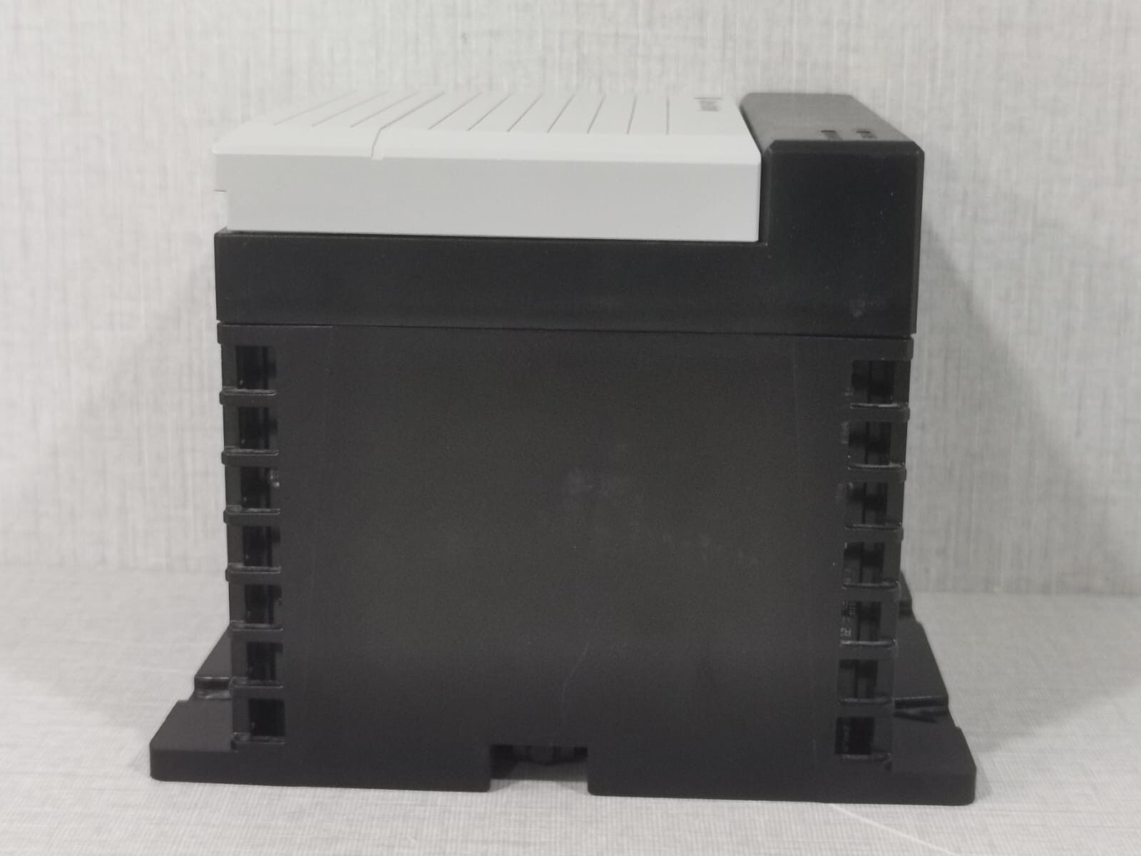 Allen-Bradley 1756-PA75R/A ALLEN-BRADLEY 1756-PA75R/A Ser. A CONTROLLOGIX AC REDUNDANT POWER SUPPLY 10