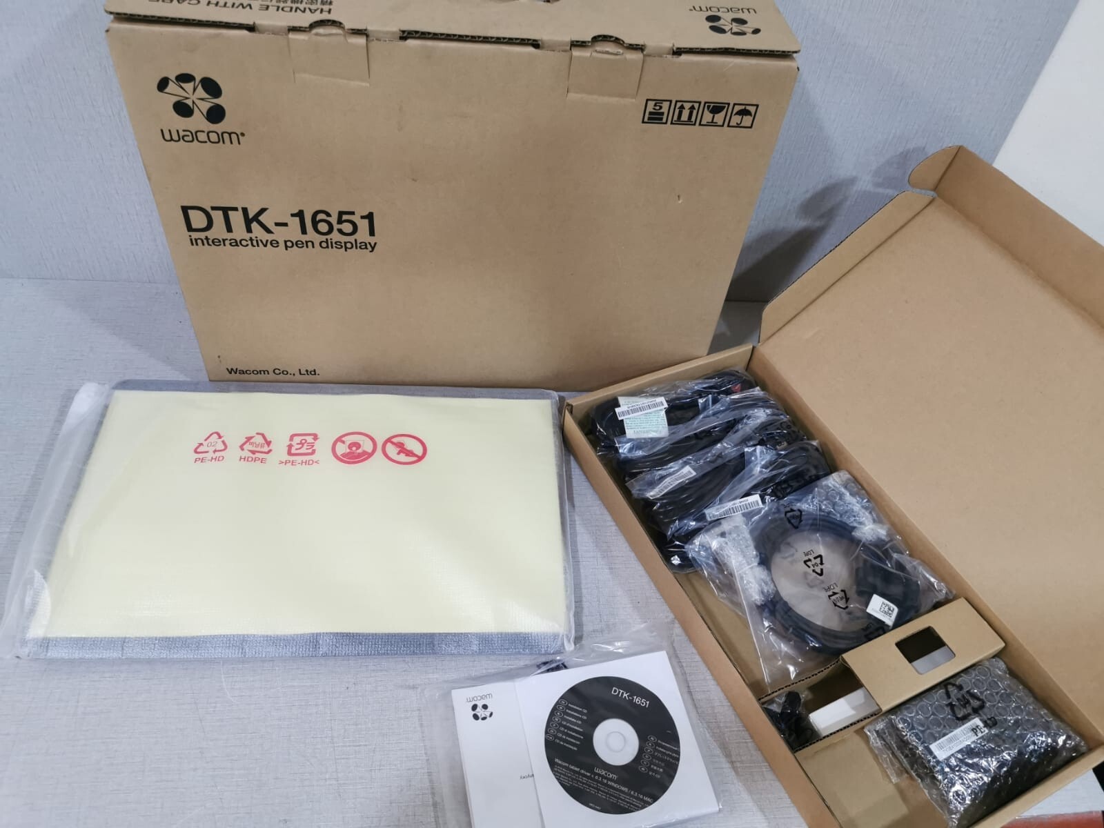 Wacom DTK-1651/K0 WACOM DTK-1651 InterActive Pen Display DTK-1651/K0 2