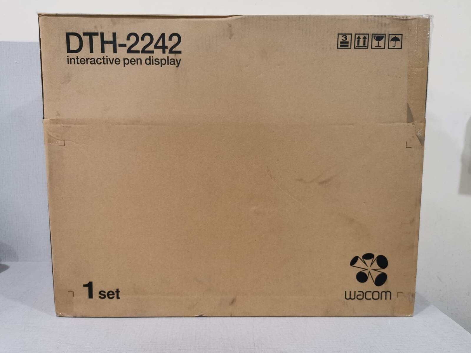 WACOM DTH-2242 Graphics Drawing Tablet InterActive Pen Display DHT-2242/G0-C