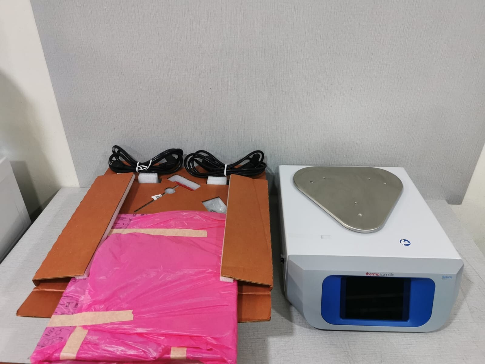 Thermo Scientific Solaris Shaker 2000 Series Thermo Scientific Model SK-2000 Solaris Shaker 2000 Series 4