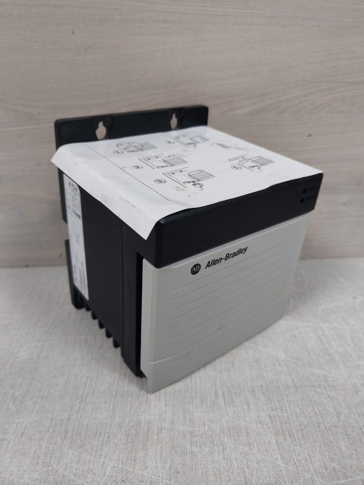 Allen-Bradley 1756-PA75R Allen-Bradley 1756-PA75R SER. A CONTROLLOGIX AC REDUNBANT POWER SUPPLY 3