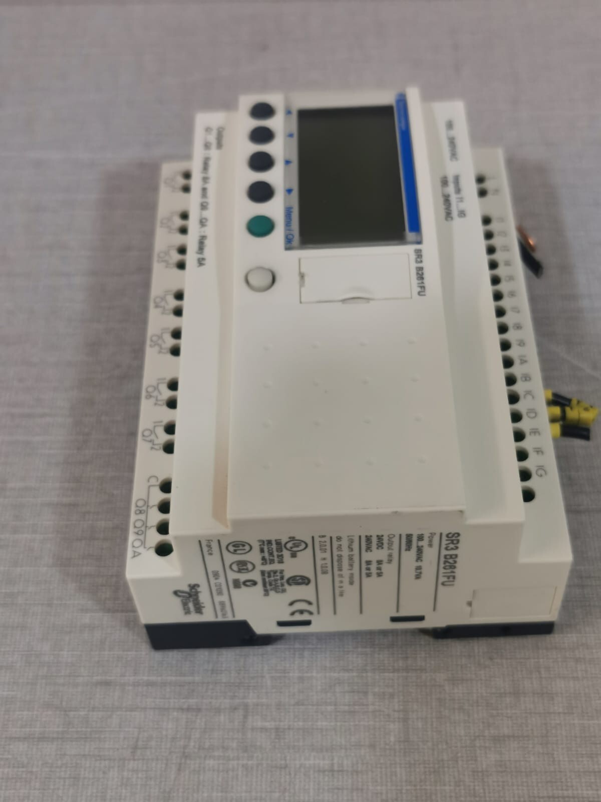 Schneider Electric SR3B261FU Schneider Electric Telemecanique SR3B261FU Modular Smart Relay 7