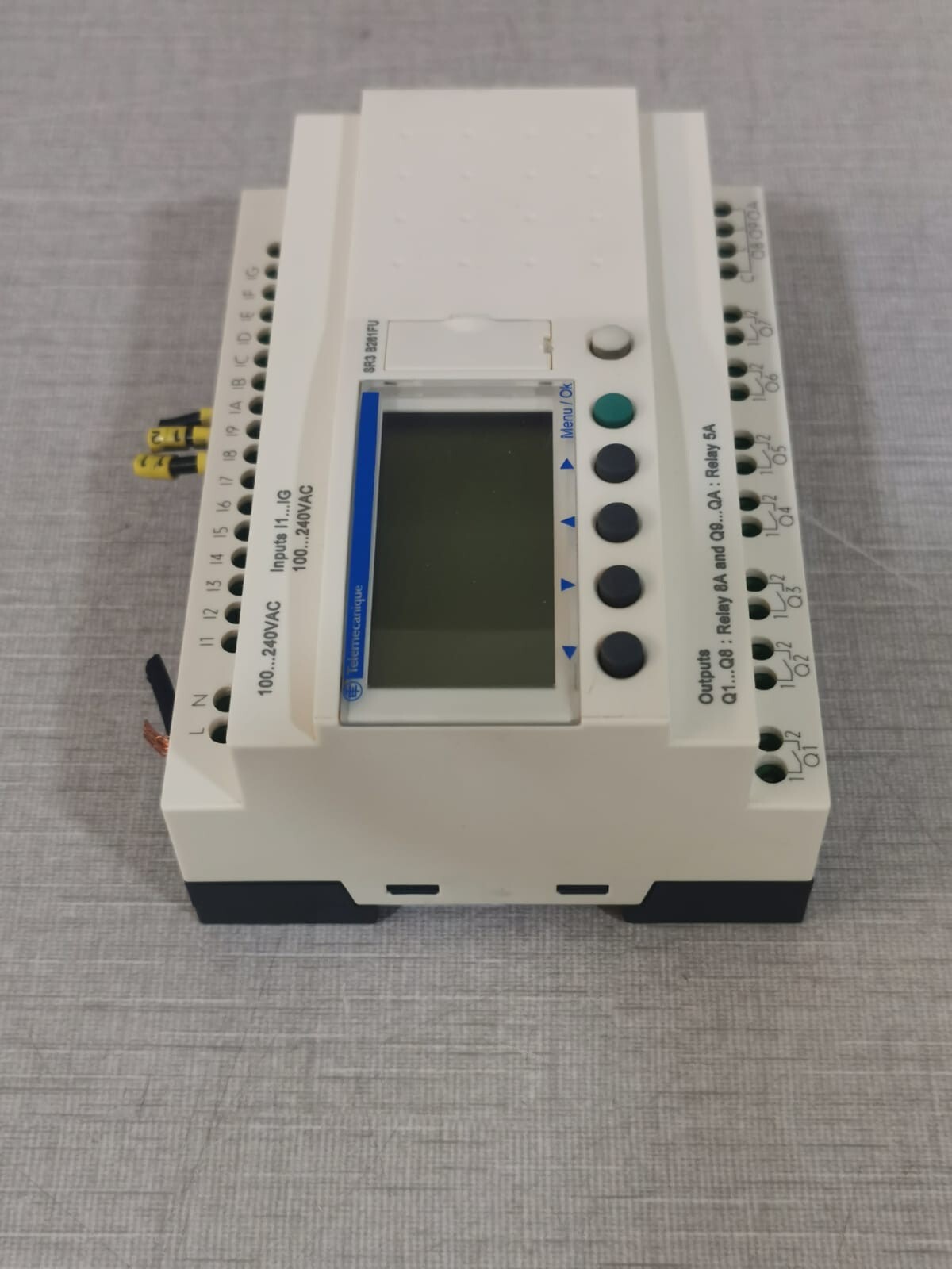 Schneider Electric SR3B261FU Schneider Electric Telemecanique SR3B261FU Modular Smart Relay 8