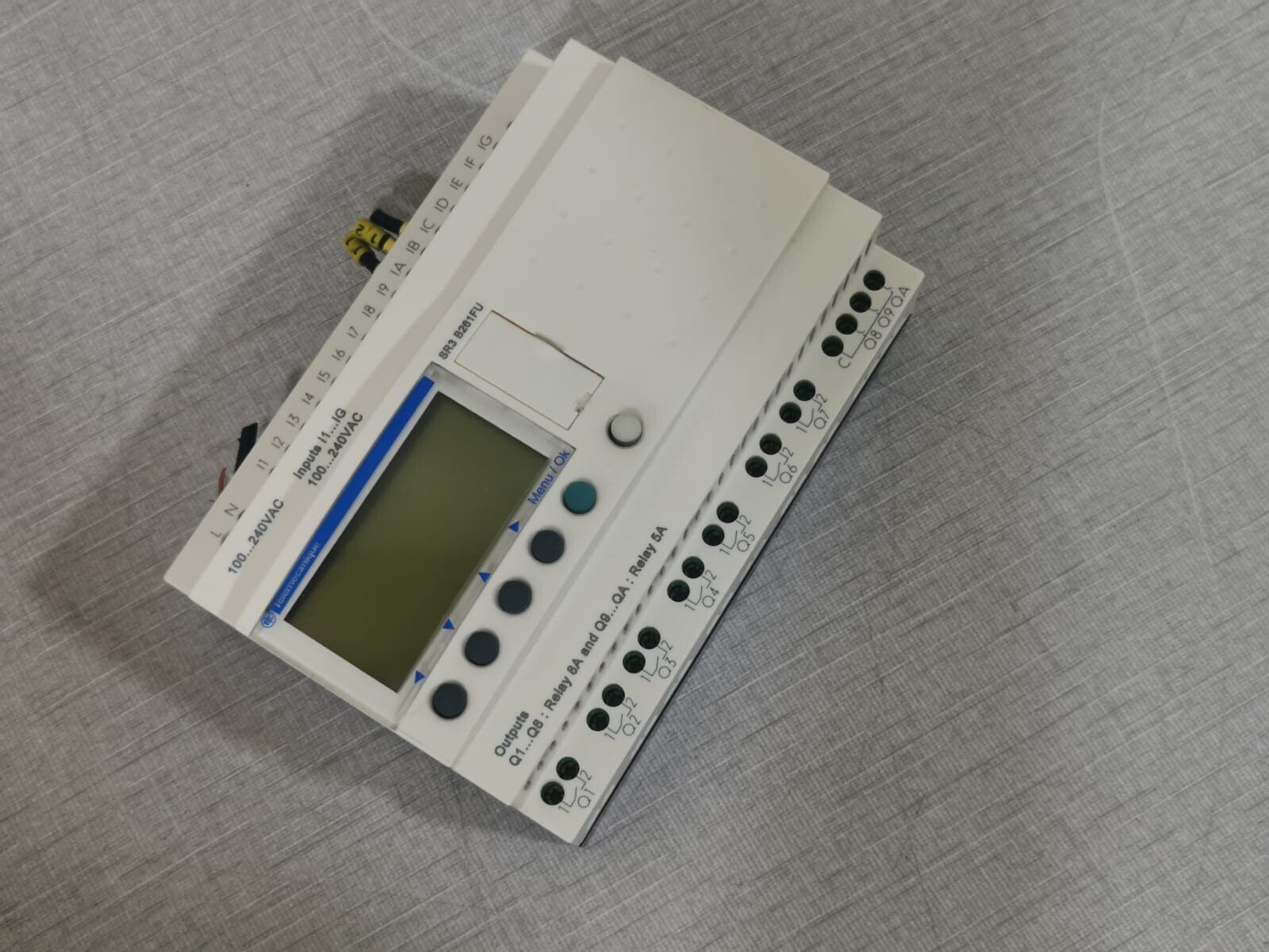 Schneider Electric SR3B261FU Schneider Electric Telemecanique SR3B261FU Modular Smart Relay 9