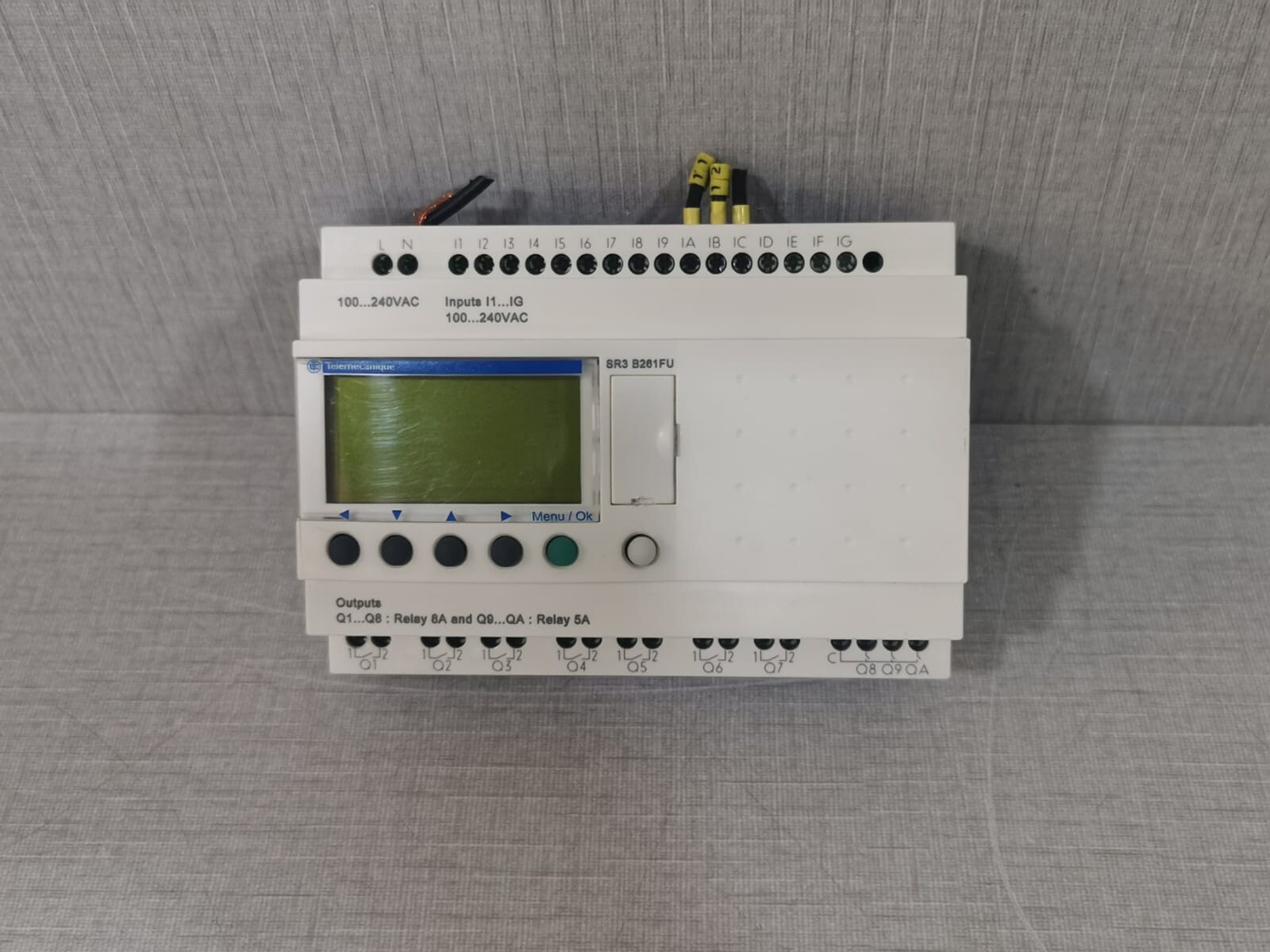 Schneider Electric Telemecanique SR3B261FU Modular Smart Relay