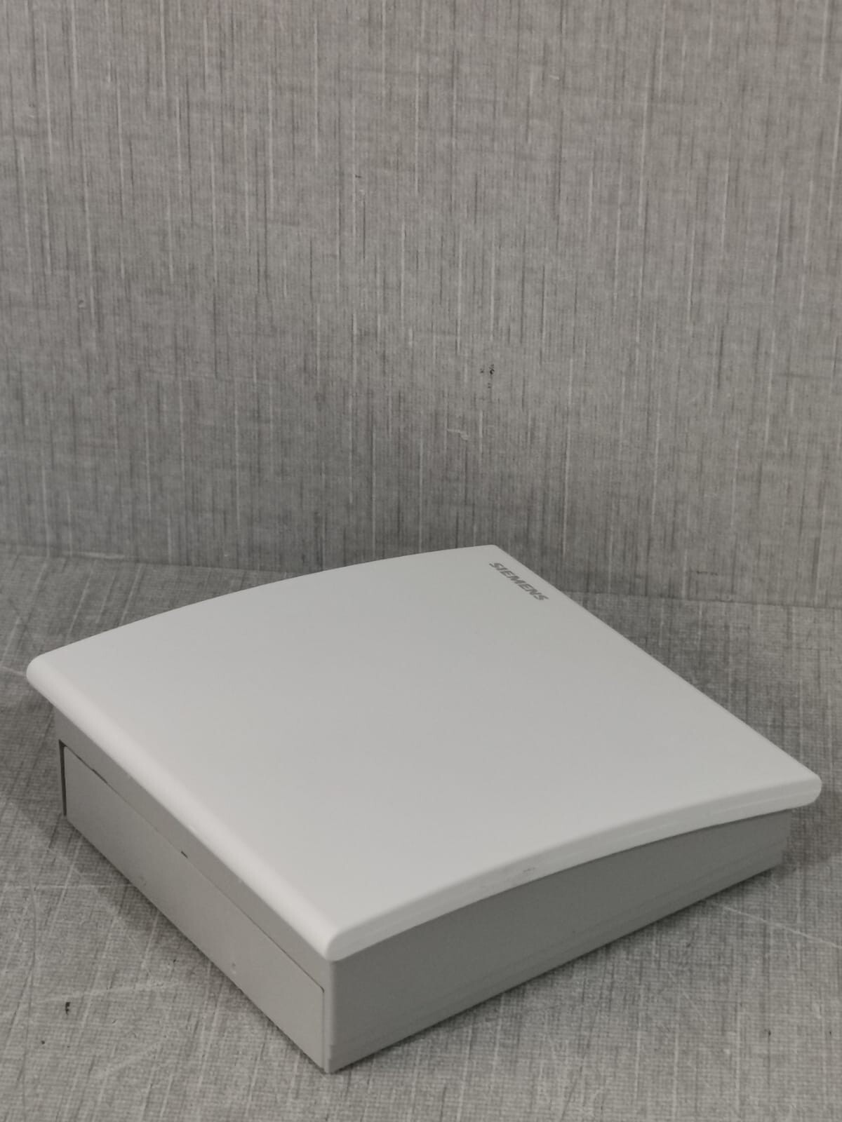 Siemens QAA24 SIEMENS QAA24 Room Temperature Sensor 7