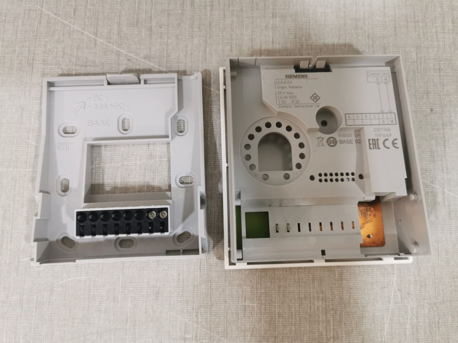 Siemens QAA24 SIEMENS QAA24 Room Temperature Sensor 9
