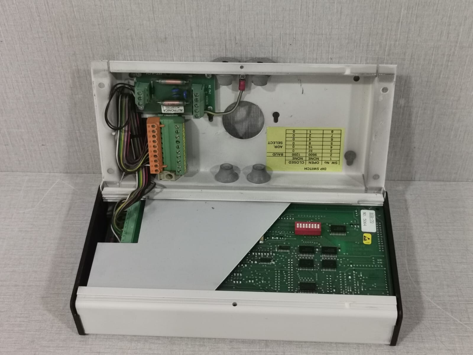 AUTRONICA BU-70 AUTRONICA BU-70 FIRE ALARM CONTROL PANEL WITH DAMAGED SCREEN 6