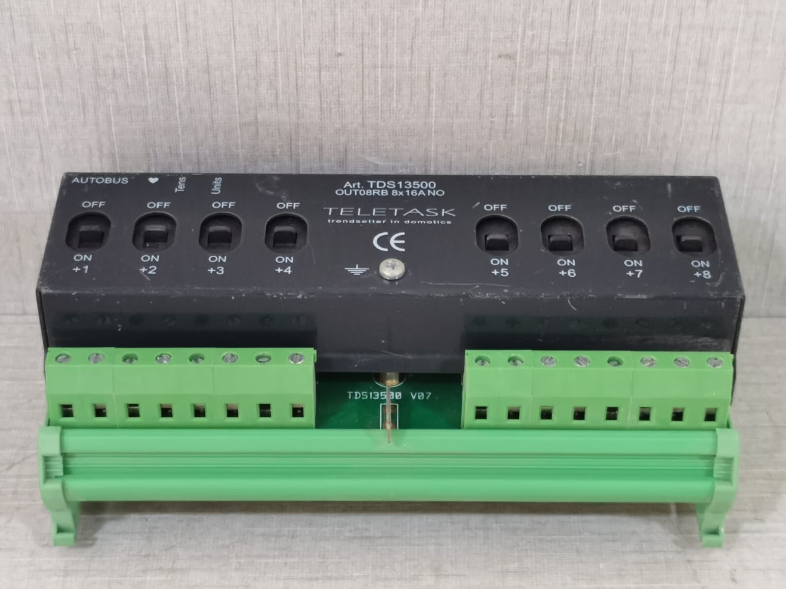 TELETASK TDS13500 TELETASK TDS13500 OUT08RB 8X16A/NO Relay Interface TDS13510 5