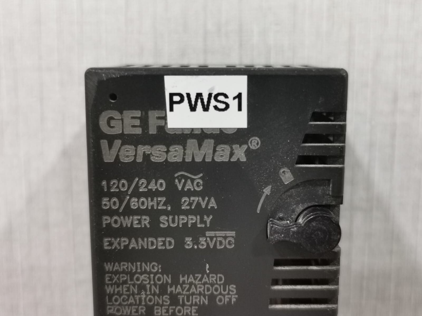 GE Fanuc IC200PWR102E GE Fanuc VersaMax IC200PWR102E POWER SUPPLY 120/240VAC 2