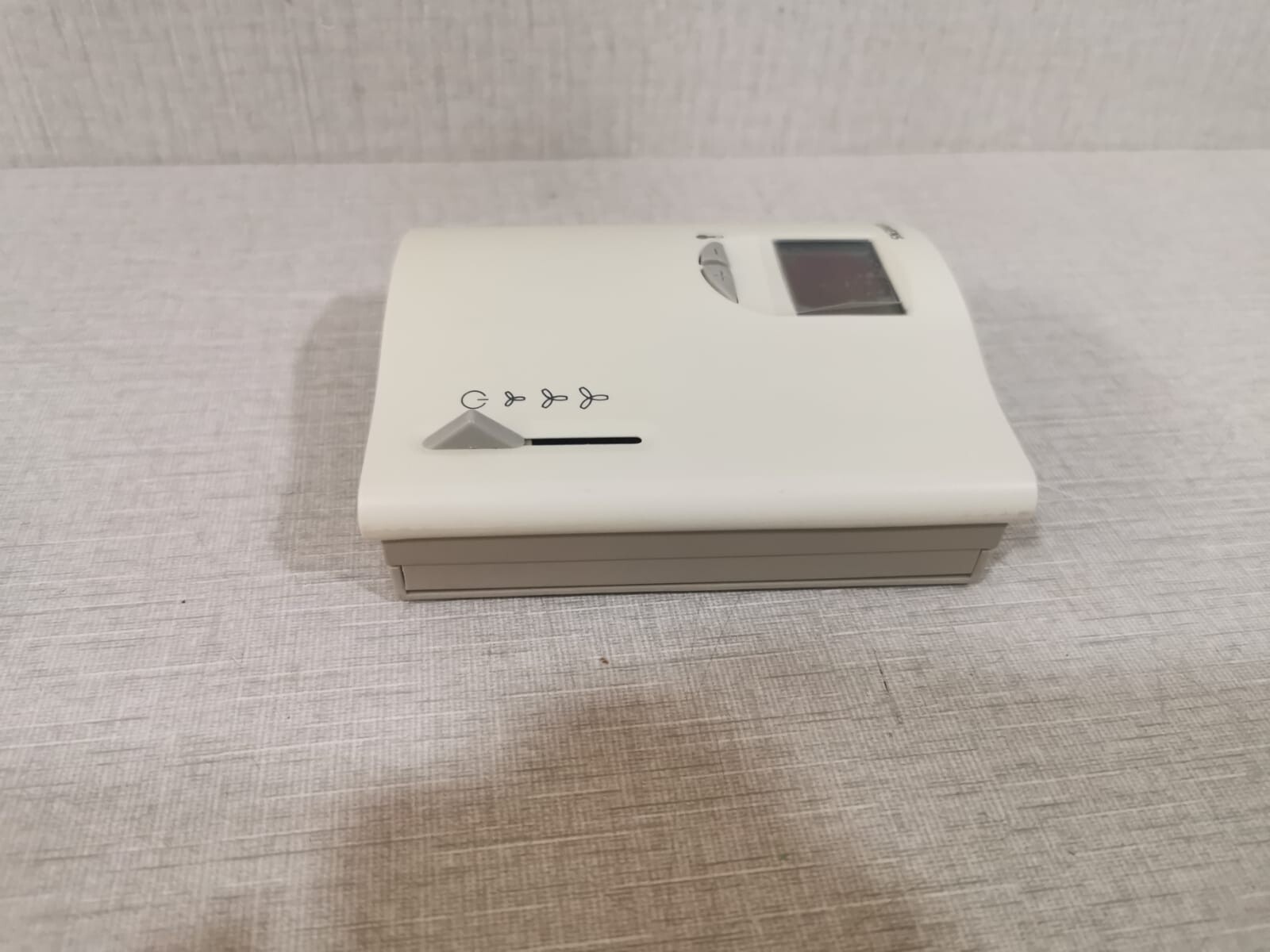 Siemens RDF60.1 SIEMENS RDF60.1 Room Temperature Controller with LCD 8
