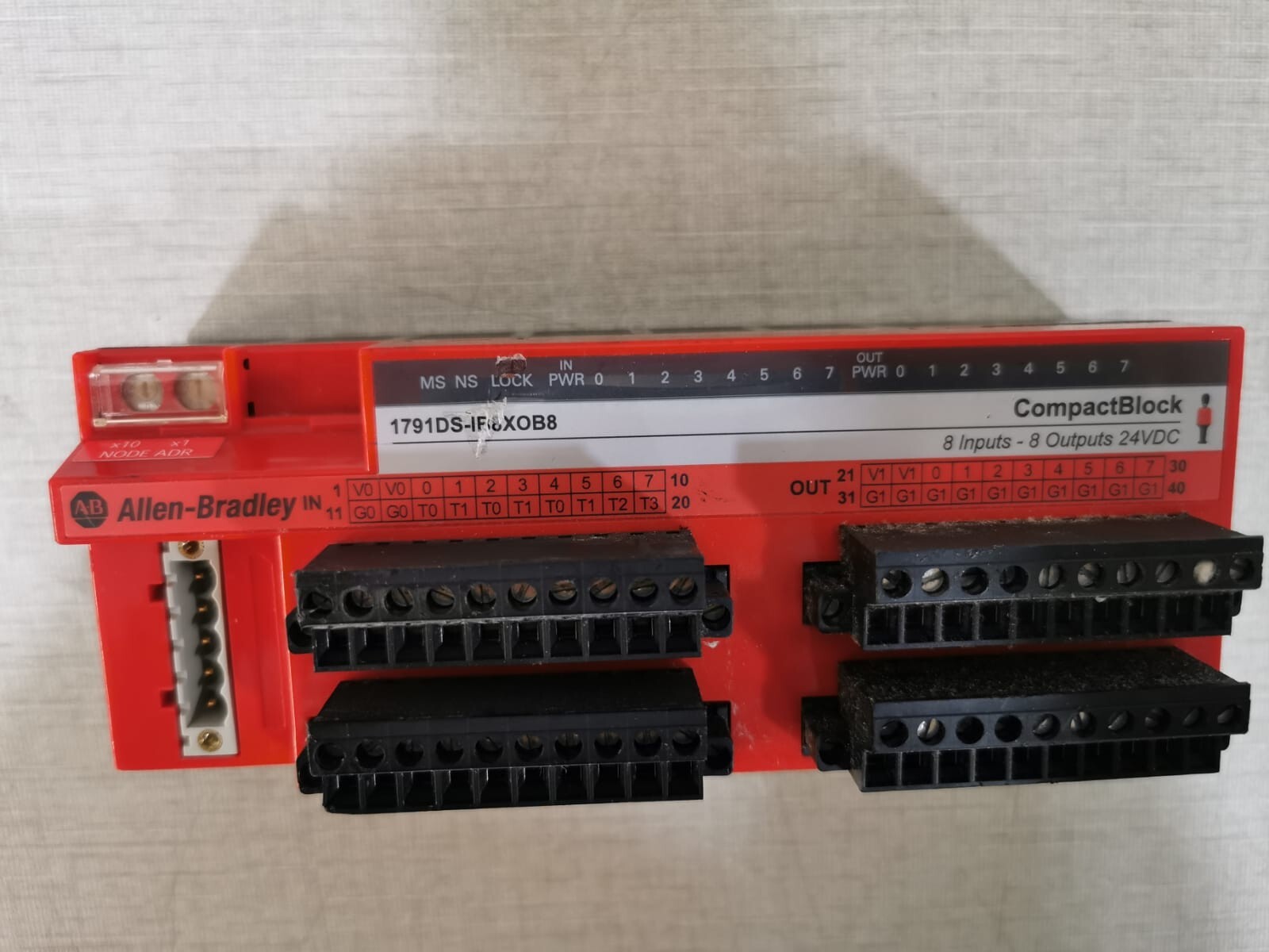 Rockwell Automation 1791DS Allen Bradley 1791DS-IB8XOB8 CompactBlock 8 Inputs - 8 Outputs 24VDC / Ser. A 3