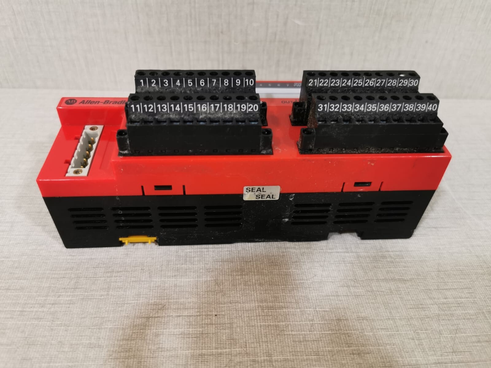 Rockwell Automation 1791DS Allen Bradley 1791DS-IB8XOB8 CompactBlock 8 Inputs - 8 Outputs 24VDC / Ser. A 4
