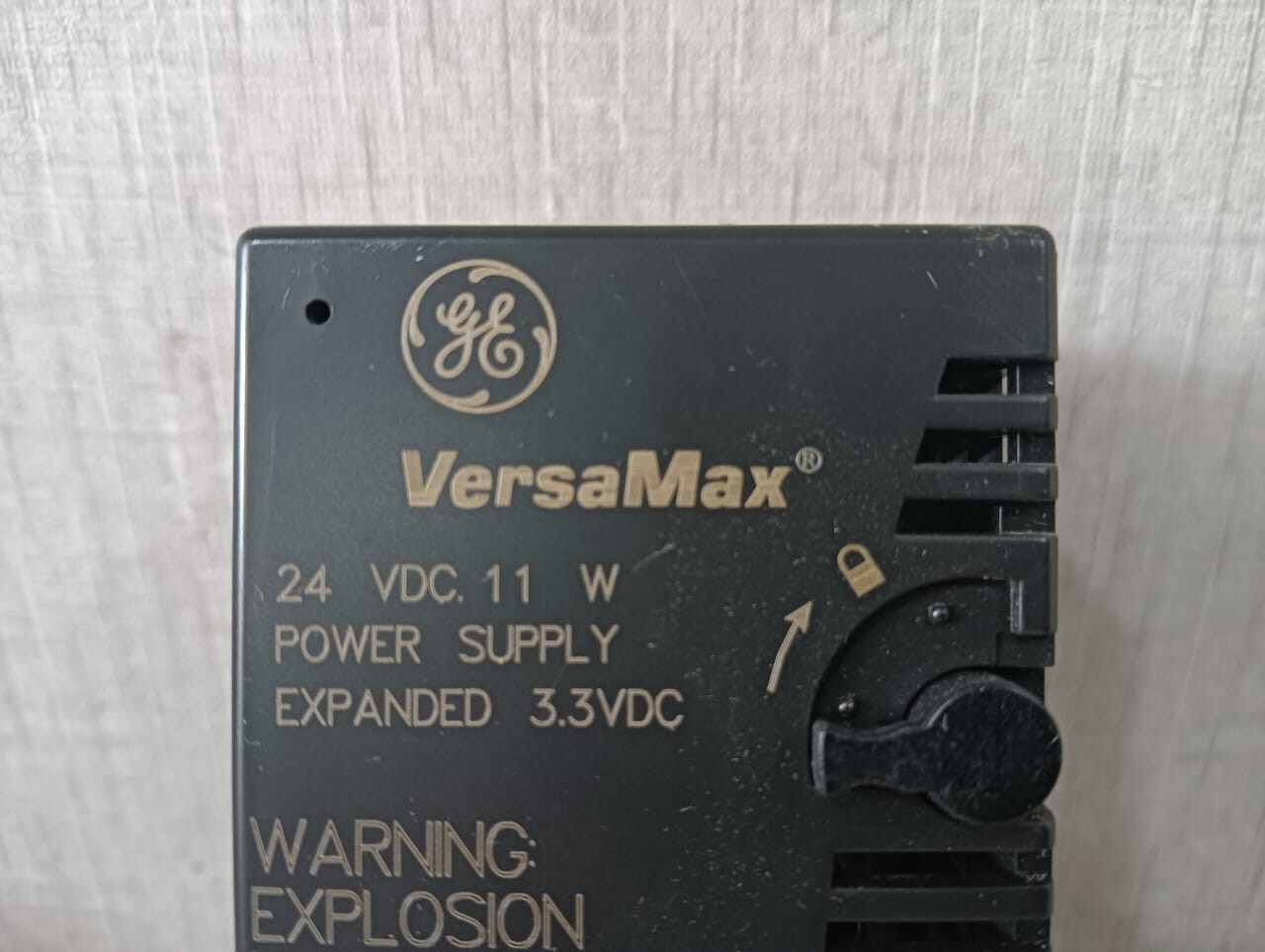GE IC200PWR002G GE Fanuc IC200PWR002G Power Supply- With Old Stock Box 3