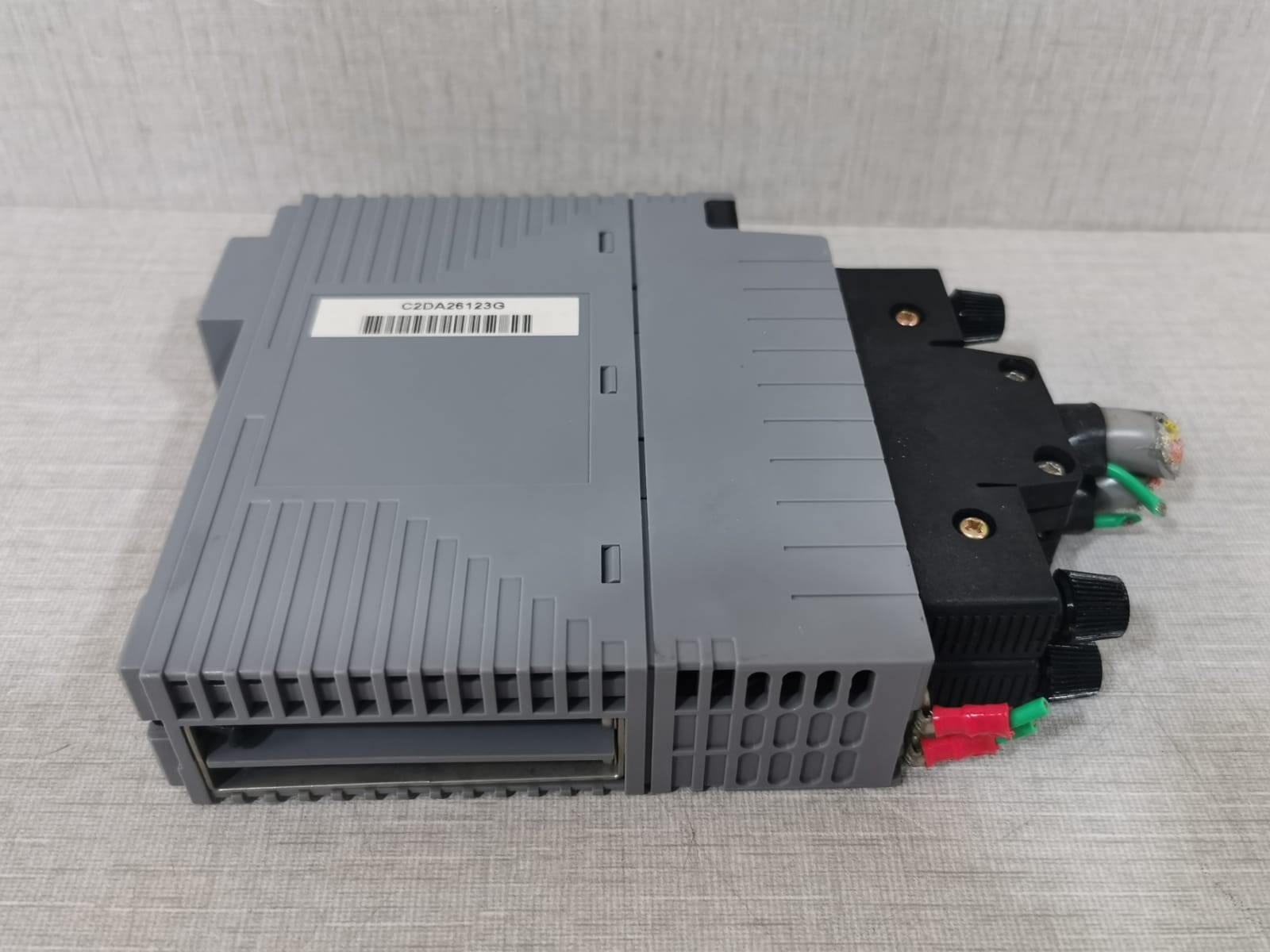 Yokogawa ADV569-P00 S1 ADV569-P00 S1 Yokogawa Digital Output Module with Connector or Terminal Pin 9