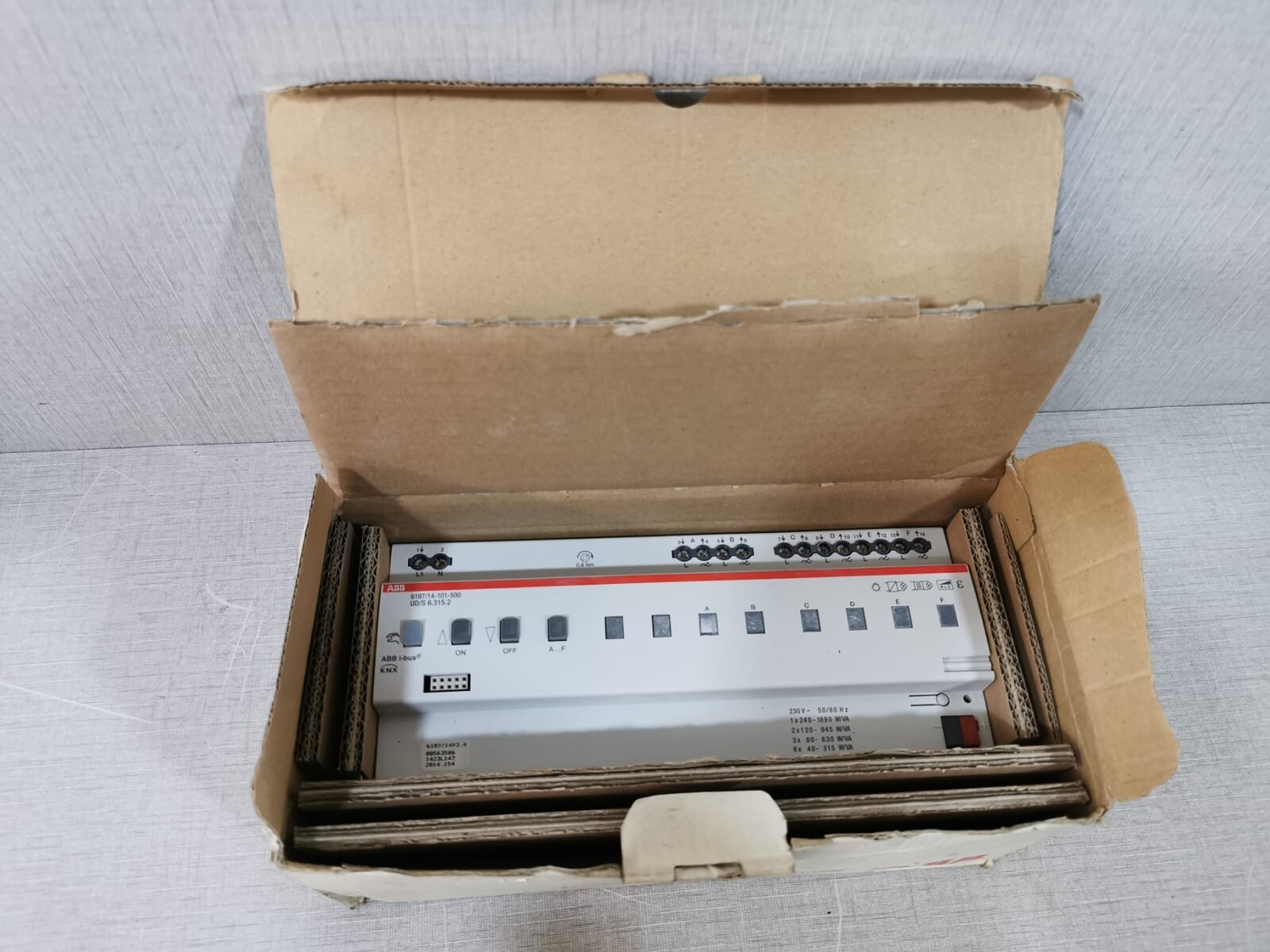 ABB 2CDG 006 197 R0038 2CDG 006 197 R0038 ABB 6197/14-101-500 Universal Dimmer Actuator UD/S 6.315.2 5