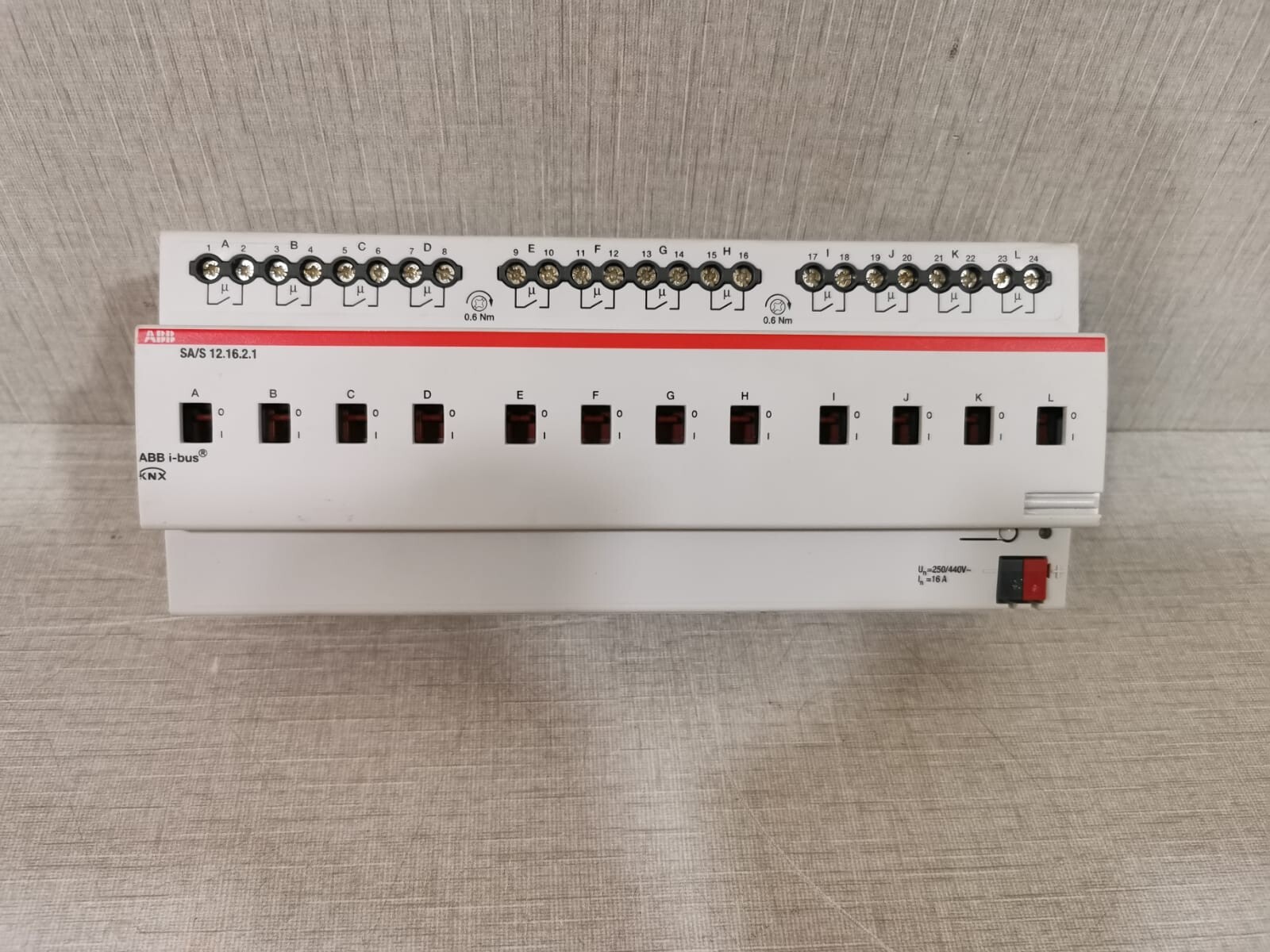 ABB i-bus KNX SA/S 12.16.2.1 Switch Actuator 2CDG110162R0011