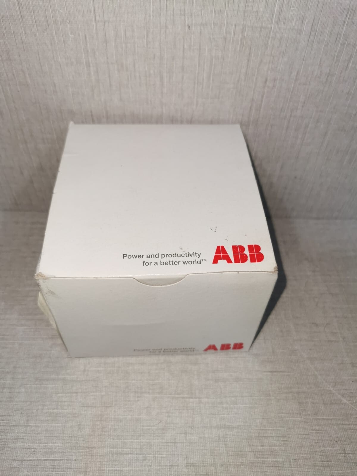 ABB 6131/10-24-500 ABB 6131/10-24-500 Presence Detector KNX Basic 8