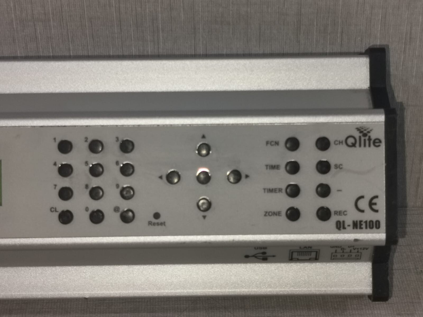 QLITE QL-NE100 QLITE QL-NE100 ETHERNET TO DMX INTERFACE 100-270V 50/60Hz 3