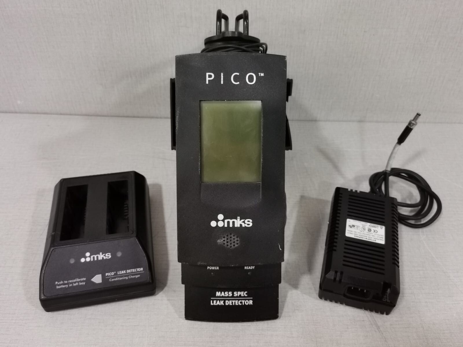 MKS PICO MSSAHE6SD0B1 Mass Spec Leak Detector - Missing 2 Chargeable Batteries