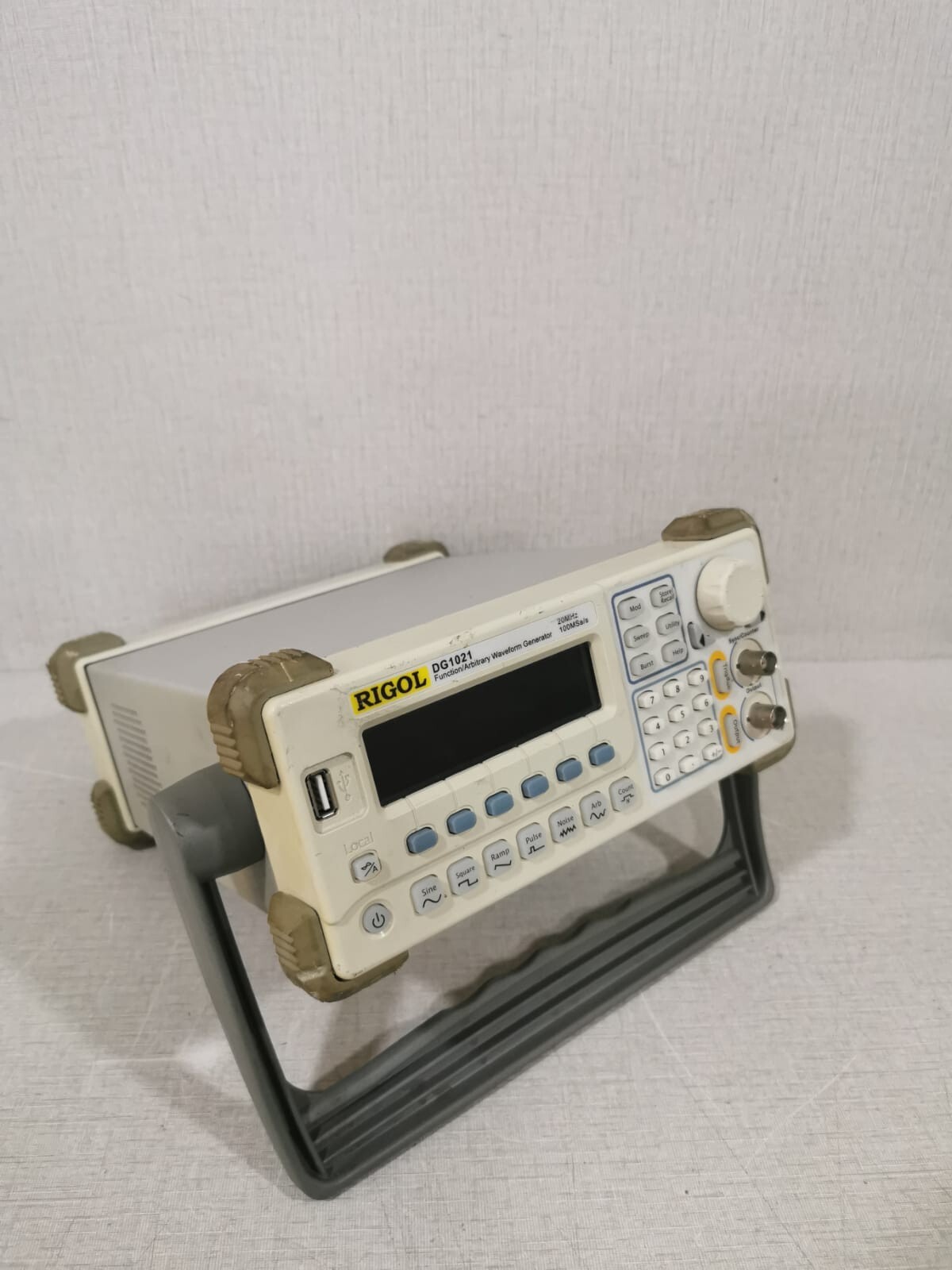 RIGOL DG1021 RIGOL DG1021 FUNCTION/ARBITRARY WAVEFORM GENERATOR 20MHz 100MSa/s 3