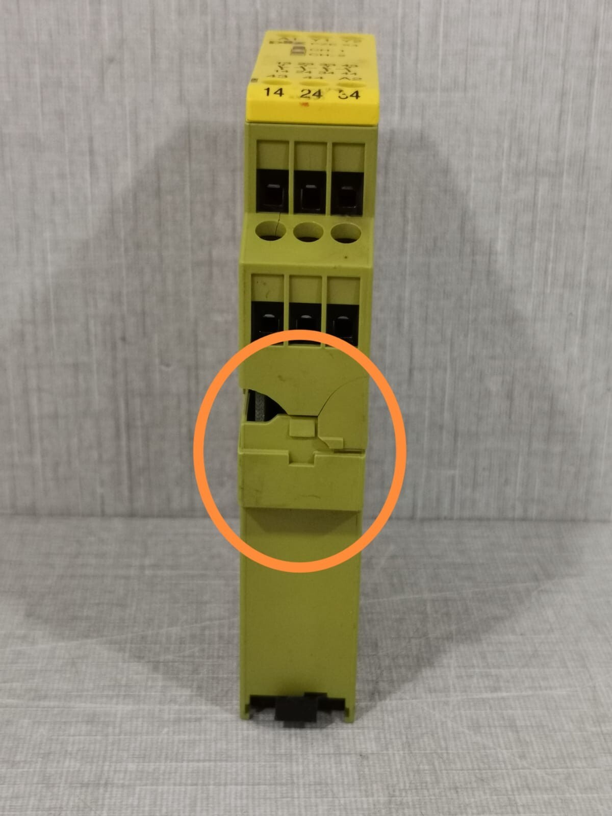 Pilz X4 PILZ PZE X4 24VDC 4S SAFETY RELAY 5