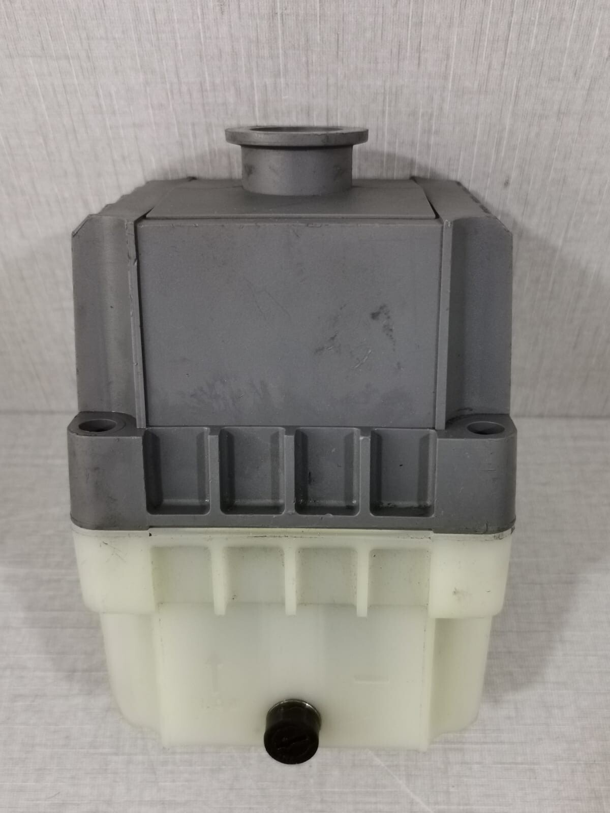 Edwards EMF20 Edwards A462-29-000 EMF20 Oil Mist Odor Filter Assembly 5