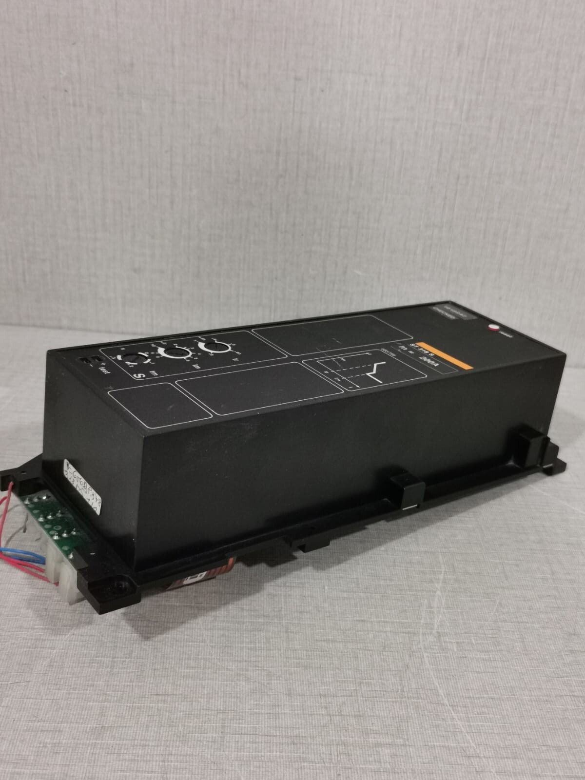 Schneider Electric ST-318 MERLIN GERIN ST318S ELECTRIC TRIP CONTROL CIRCUIT BREAKER ST 318 S IN=200A 6
