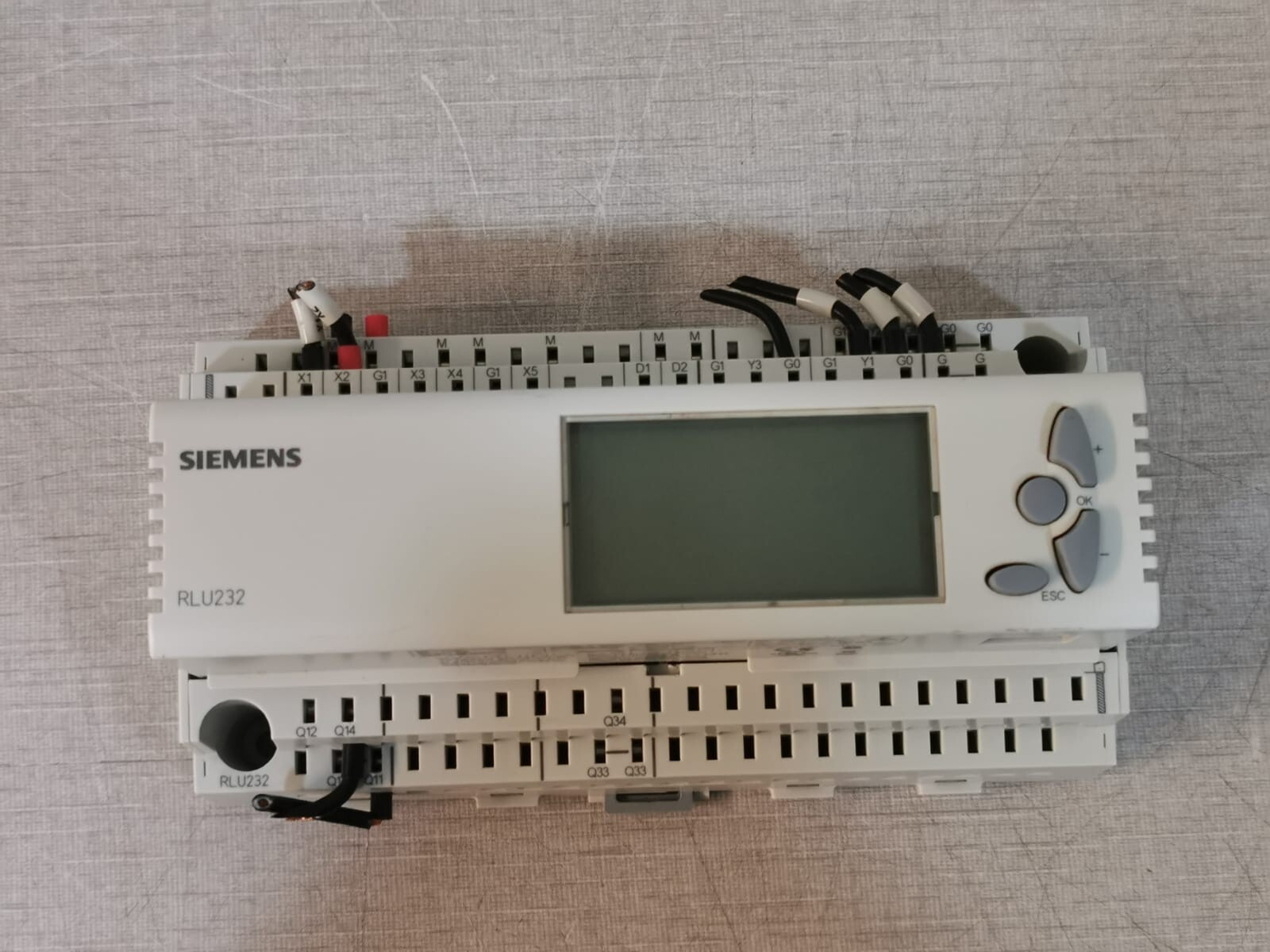 Siemens RLU232 Siemens RLU232 2V 50-60HZ Universal Controller 4