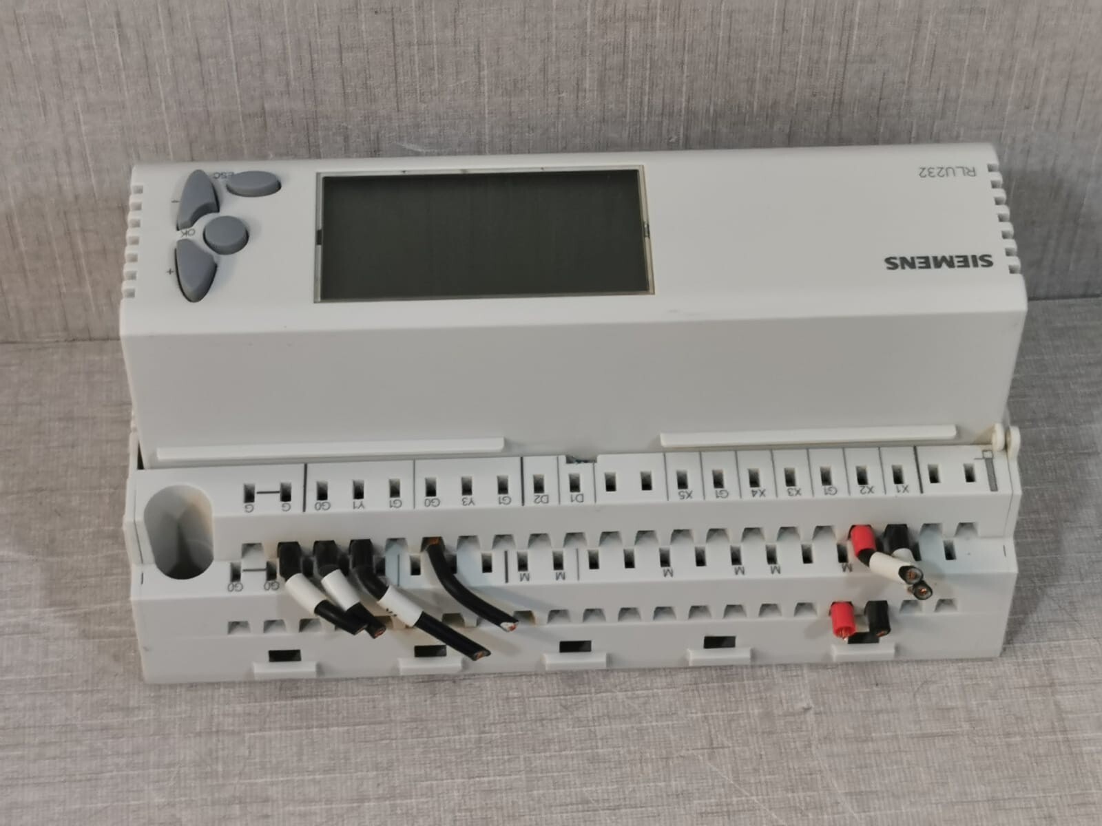 Siemens RLU232 Siemens RLU232 2V 50-60HZ Universal Controller 7