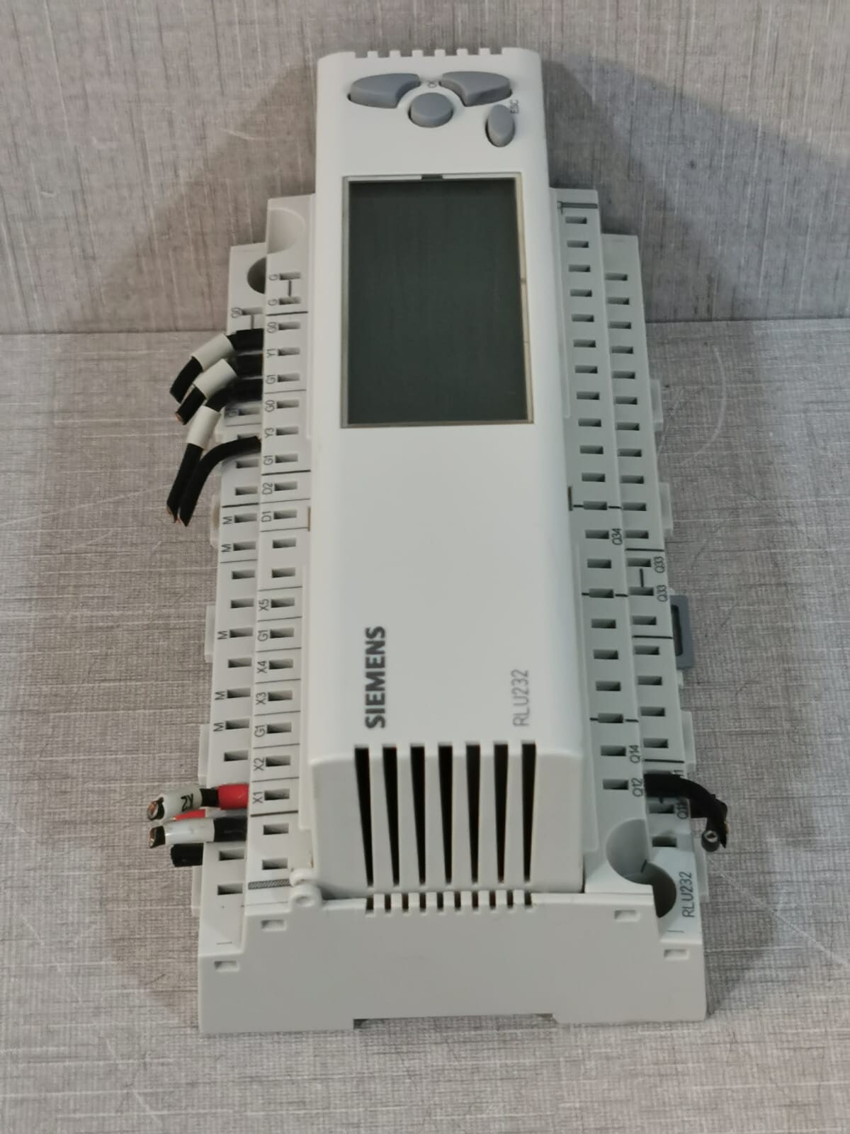 Siemens RLU232 Siemens RLU232 2V 50-60HZ Universal Controller 9