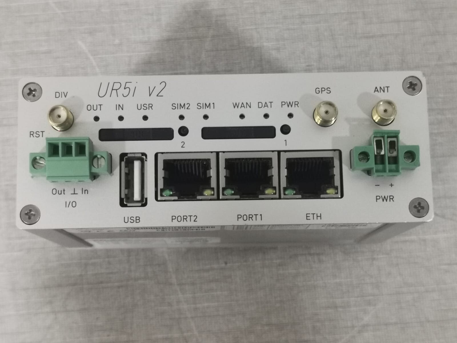 CONEL UR5i v2F SL CONEL UR5i v2F SL Networking Device 2