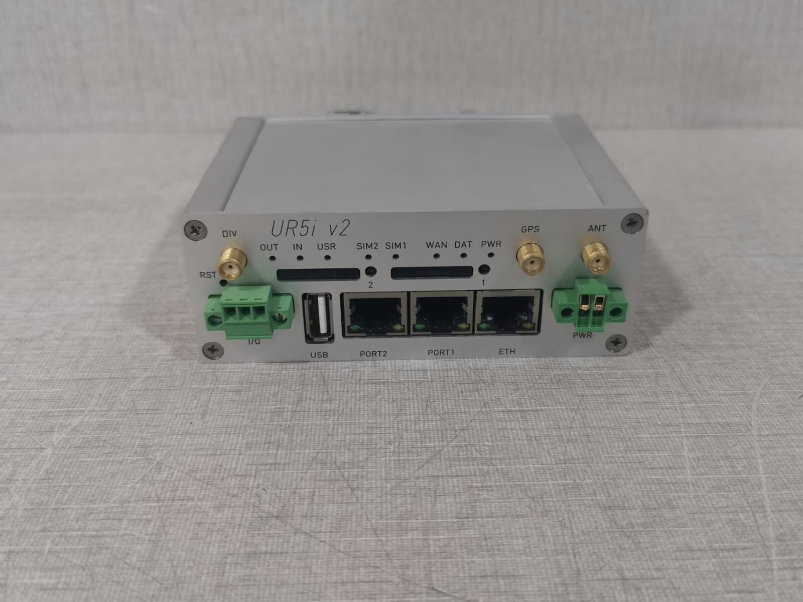CONEL UR5i v2F SL Networking Device