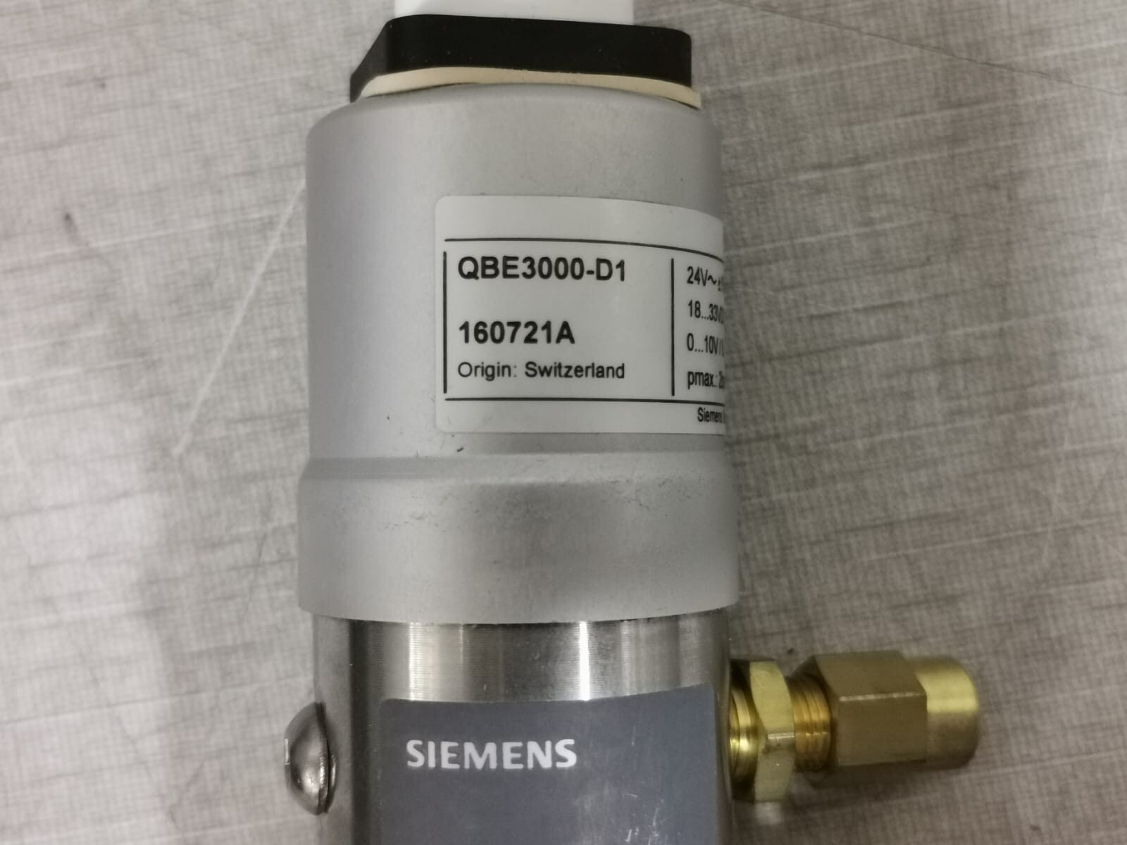 Siemens QBE3000-D1 Siemens QBE3000-D1 Differential Pressure Sensor for Liquids and Gas 2