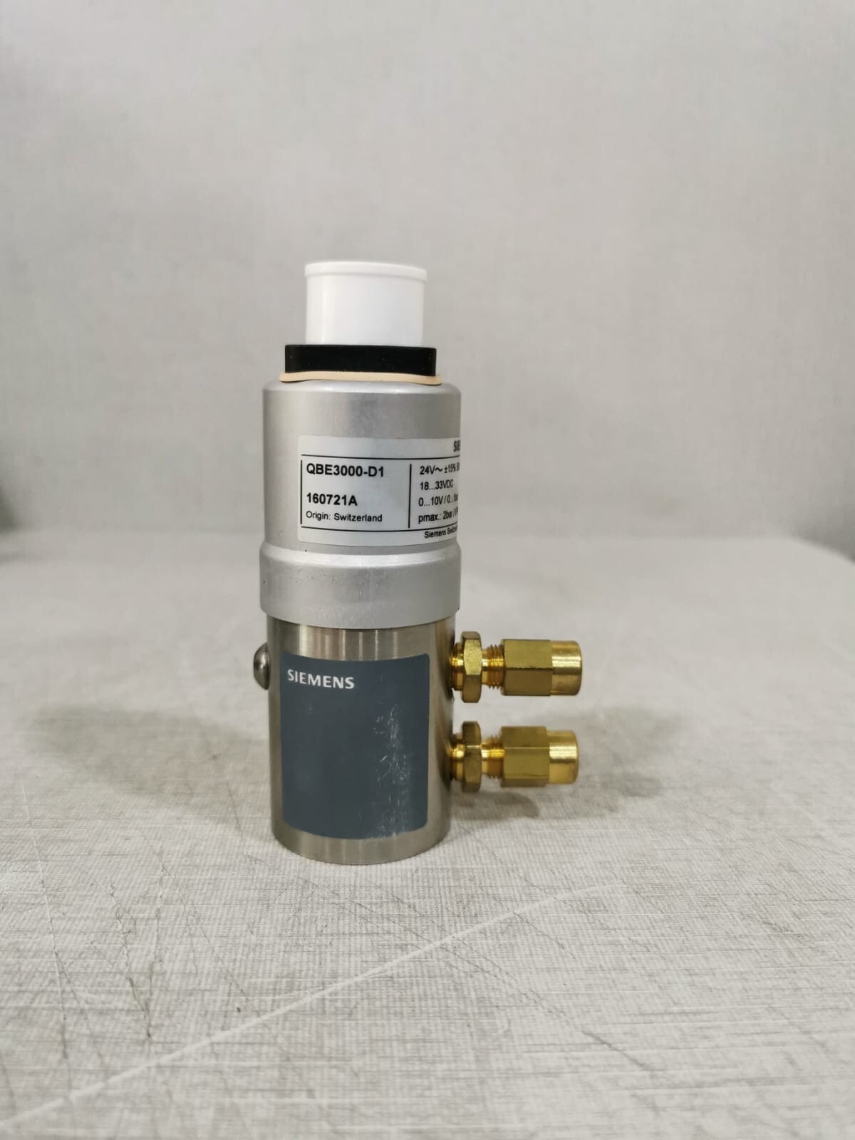 Siemens QBE3000-D1 Siemens QBE3000-D1 Differential Pressure Sensor for Liquids and Gas 3