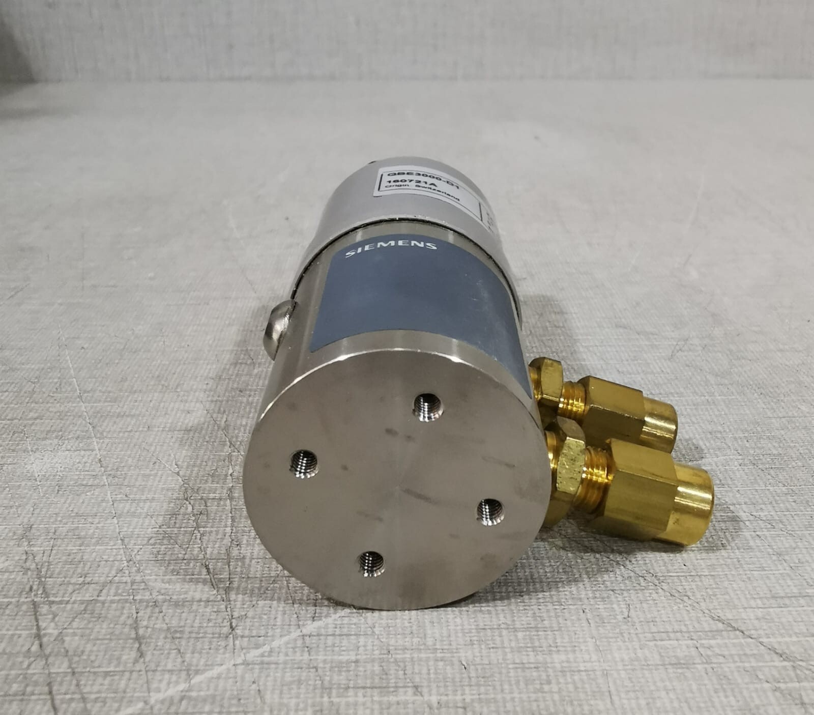 Siemens QBE3000-D1 Siemens QBE3000-D1 Differential Pressure Sensor for Liquids and Gas 9