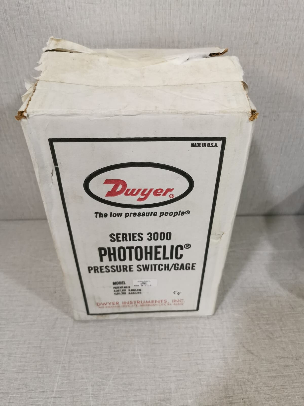 Dwyer A3000-500PA DWYER Photohelic A3000-500PA Series 300 Differential Pressure Switch/Gauge 3