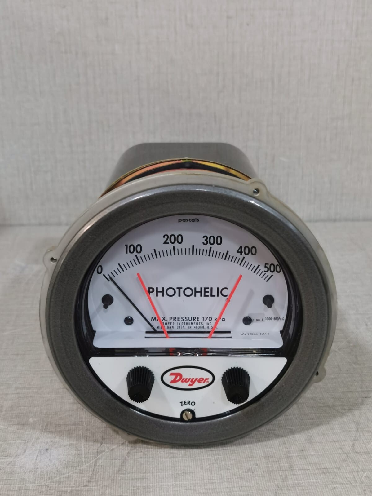 Dwyer A3000-500PA DWYER Photohelic A3000-500PA Series 300 Differential Pressure Switch/Gauge 4