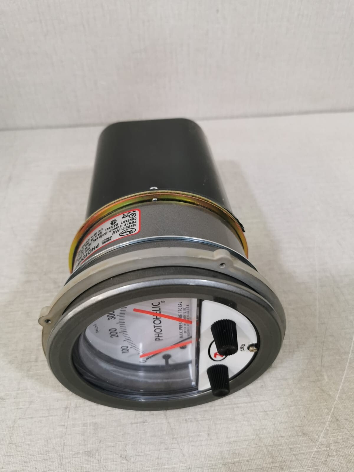 Dwyer A3000-500PA DWYER Photohelic A3000-500PA Series 300 Differential Pressure Switch/Gauge 6